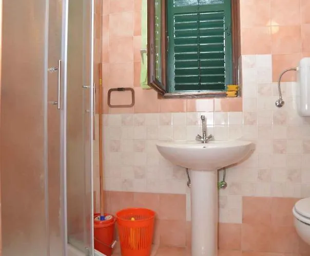 3 Apartment Kukljica